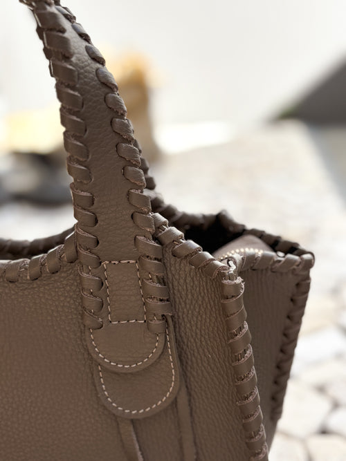 HANDBAG VICTOIRE TAUPE LEATHER