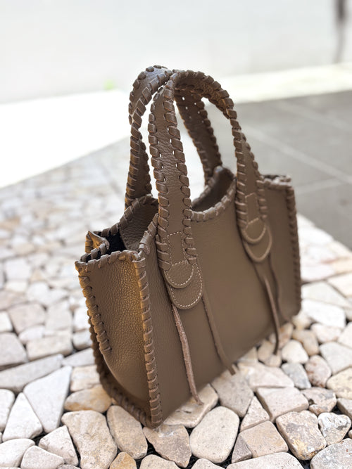 HANDBAG VICTOIRE TAUPE LEATHER